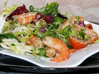 Салат из свежих овощей  с жареными креветками, Рецепт приготовления